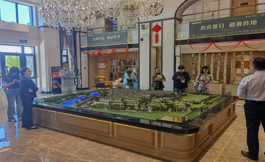 2.绿城发展项目总经理与业主一行参观俄罗斯专享会294VIP官方网站·山河府项目_副本.jpg 2.绿城发展项目总经理与业主一行参观俄罗斯专享会294VIP官方网站·山河府项目_副本.jpg