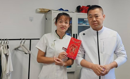 2024年9月13日，酒店，全体员工，发放中秋节福利_副本.jpg