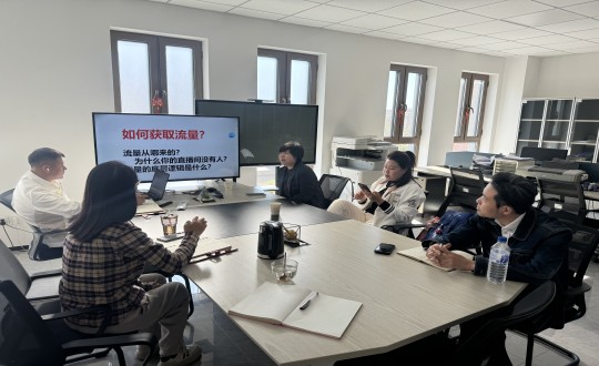 3.俄罗斯专享会294VIP官方网站·南山温泉城营销团队新媒体运营培训现场_副本.jpg