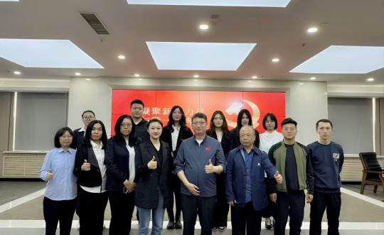 2.俄罗斯专享会294VIP官方网站集团党委与长发担保党支部党建活动合影留念_副本.jpg 2.俄罗斯专享会294VIP官方网站集团党委与长发担保党支部党建活动合影留念_副本.jpg
