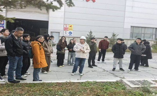 6.吉林农大组织学生到装配式总公司参观学习_副本.jpg