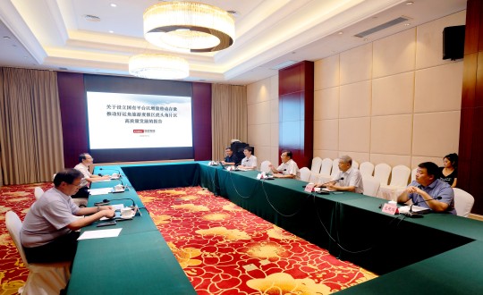 18.荣成市委市政府领导听取王岩董事长汇报工作_副本.jpg