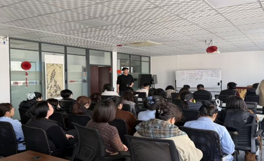 30.药业公司召开2026年战略方向会_副本.jpg