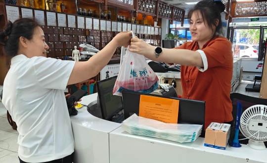 12.俄罗斯专享会294VIP官方网站药店隆礼店健康驿站打造夏日便民清凉服务点_副本.jpg
