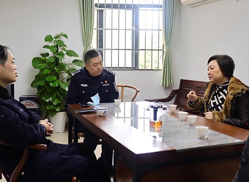 加强党建共建，亲昵警企关系